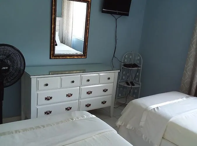 Mcfarlane's Place Apartment *