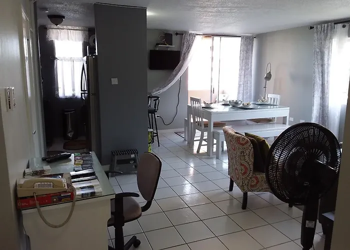 Mcfarlane's Place Apartment