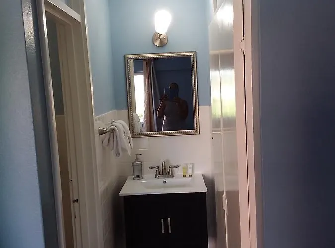 Mcfarlane's Place Apartment *